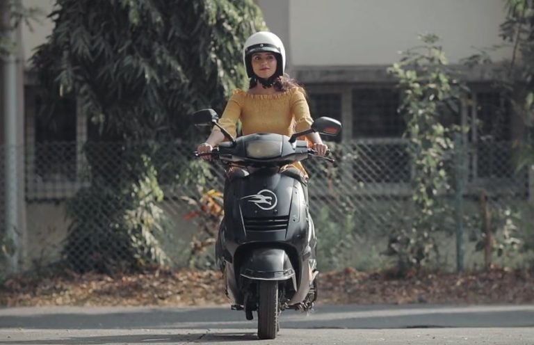 Self balancing scooter