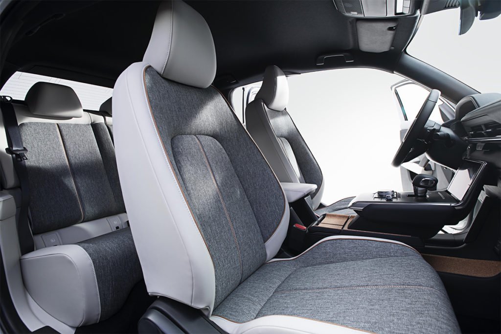 Mazda MX30 - Mazda goes electric with suicide doors