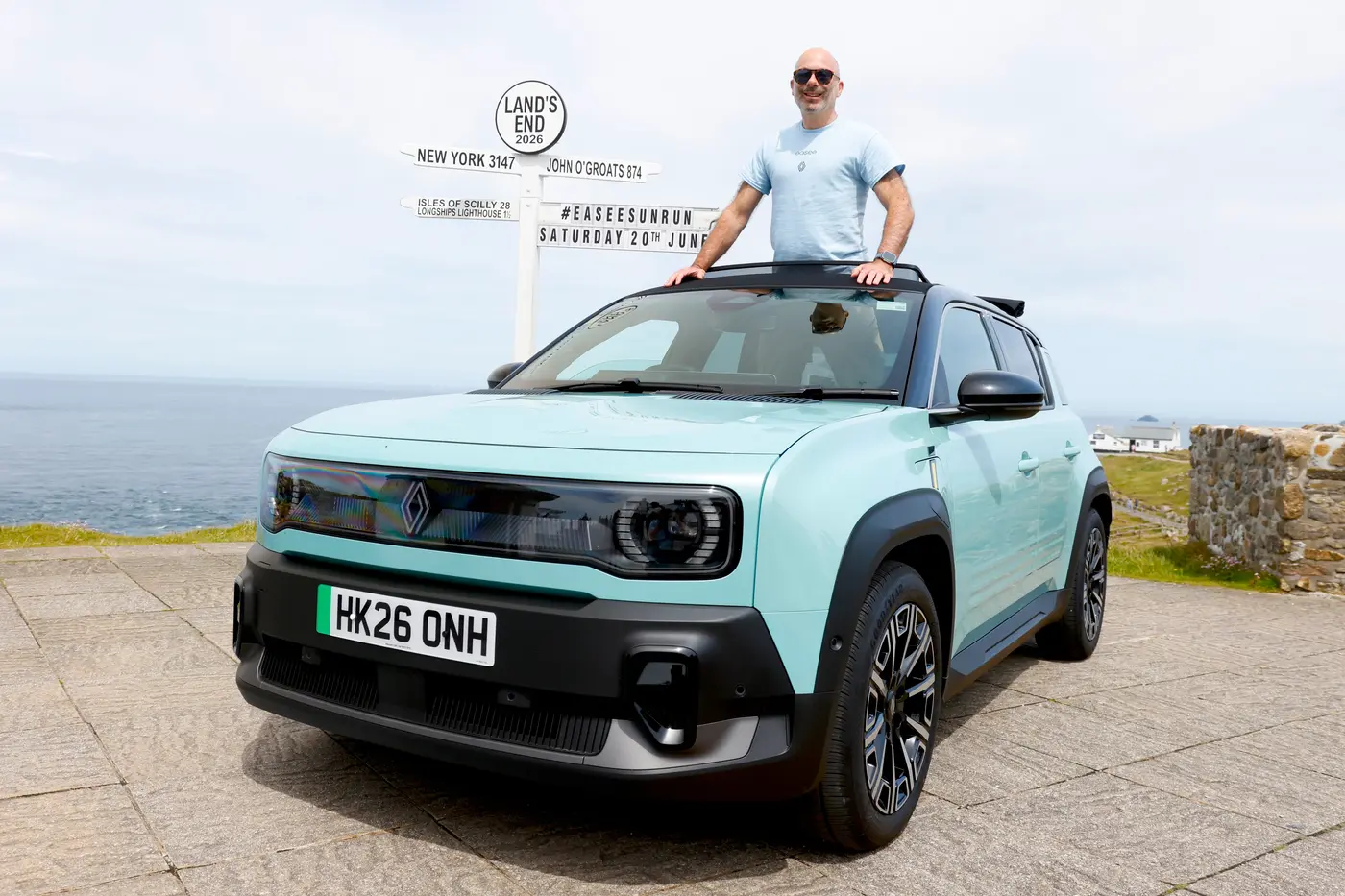 easee-renault-solar-powered-uk-ev-journey-by-solar-charging