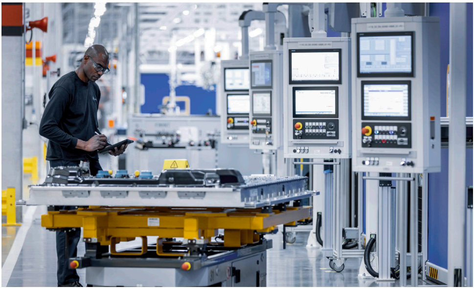 The EQA 250+ battery advances sustainability using an optimized Nickel-Manganese-Cobalt (NMC 811) active material, reducing cobalt content to 10%.
